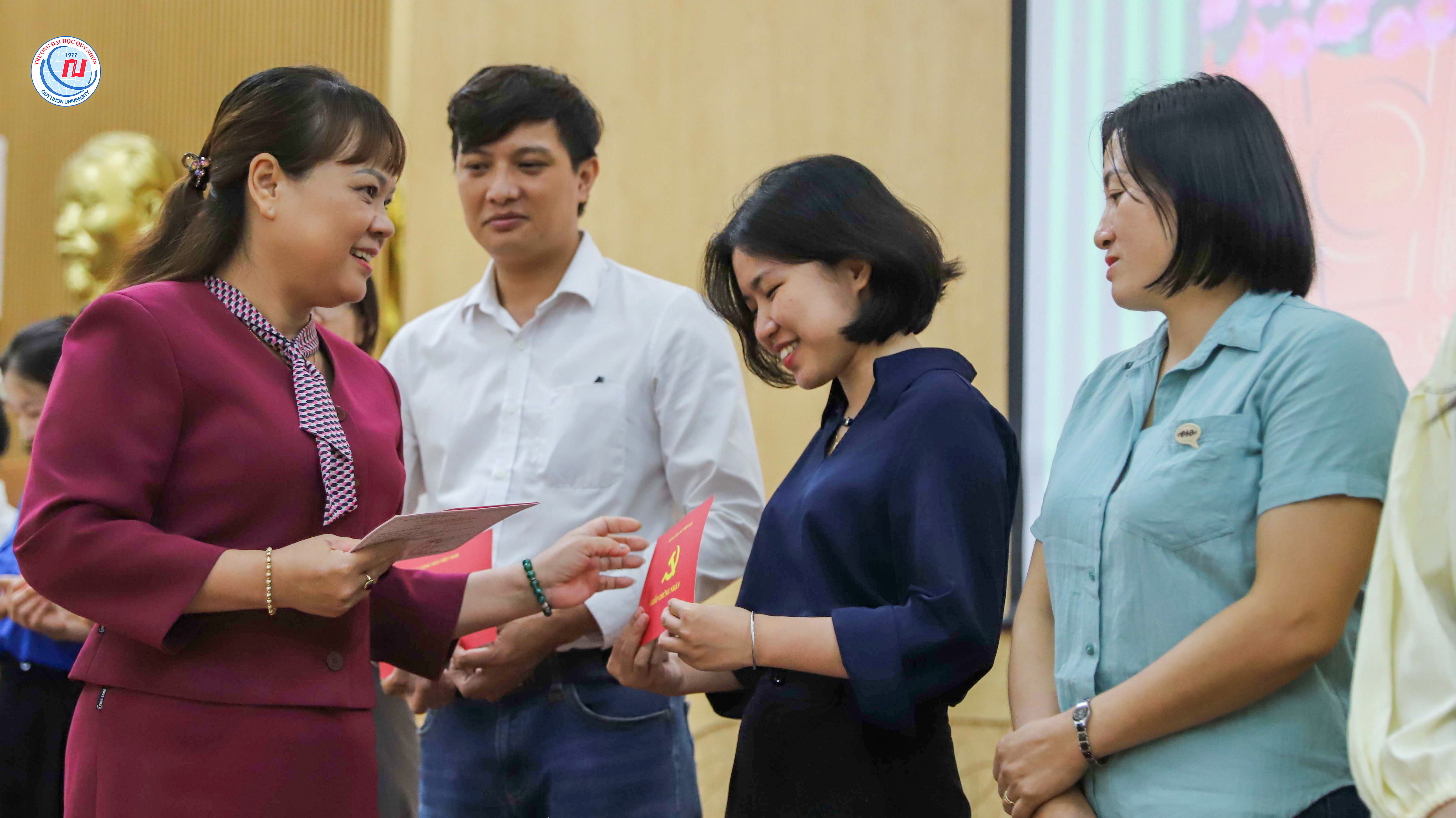 102 quần chúng ưu tú của Đảng bộ hoàn thành Lớp bồi dưỡng nhận thức về Đảng năm 2026